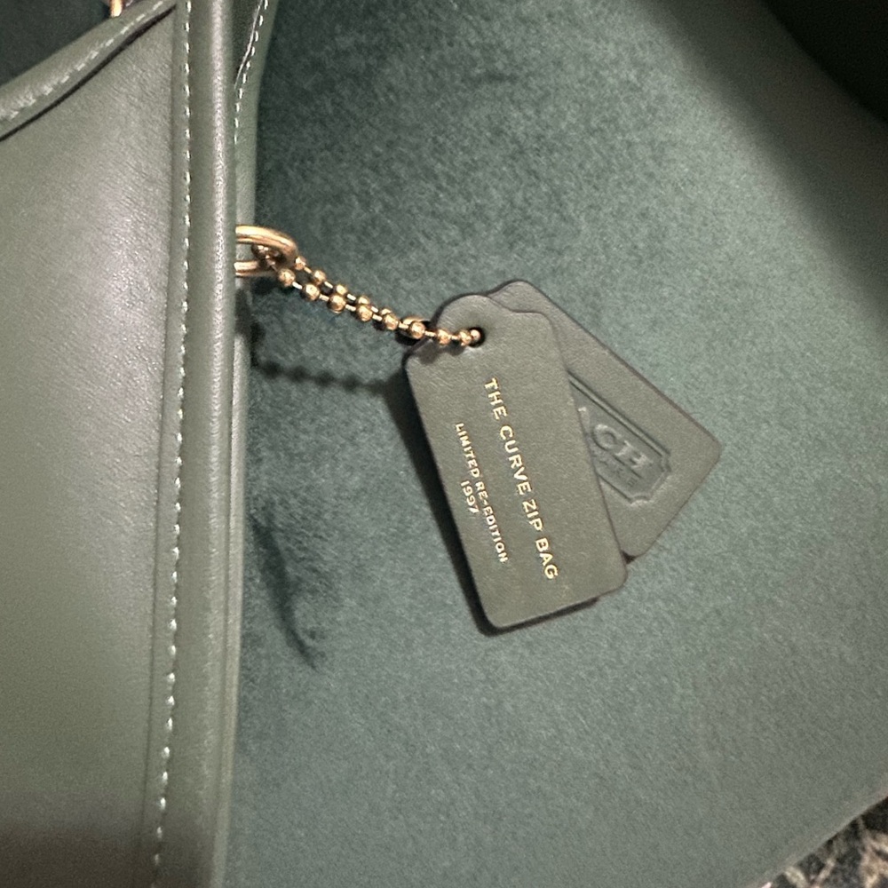 Coach Curve Zip - Picture 5 of 6